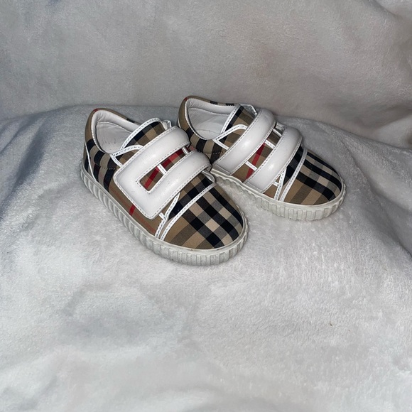 Burberry Kids Sneakers with Plaid and White Accents - Picture 3 of 4